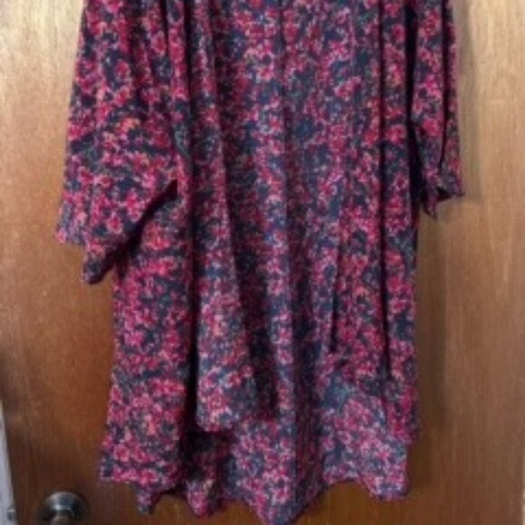 LuLaRoe Shirley Kimono Red Black Floral Drape Cardigan Size M - Picture 3 of 4